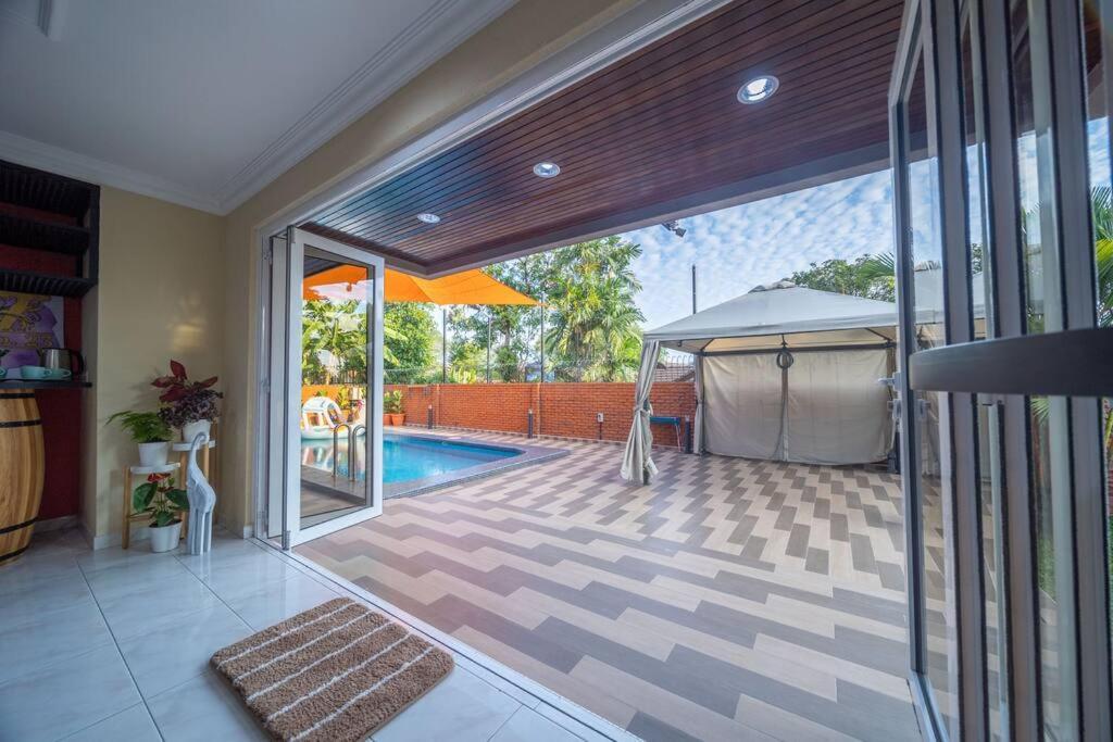 23 - 4b/4b/privatepool/bbq *