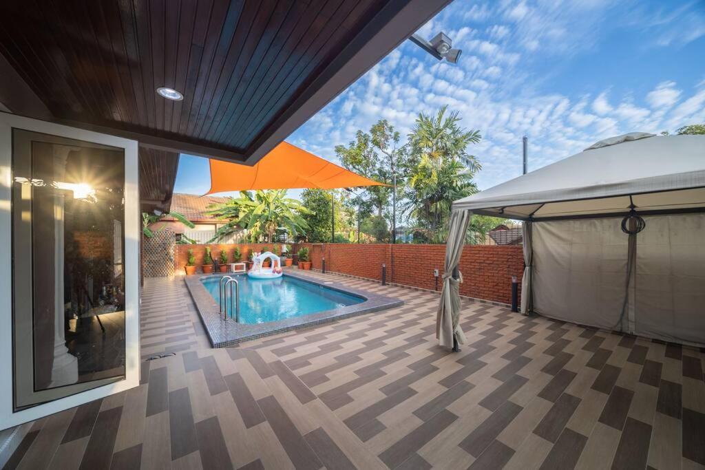 23 - 4b/4b/privatepool/bbq Petaling Jaya